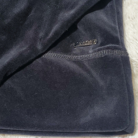 Calvin Klein Performance Black Velour Cropped Hooded Sweatshirt Size M NWT - Picture 2 of 5